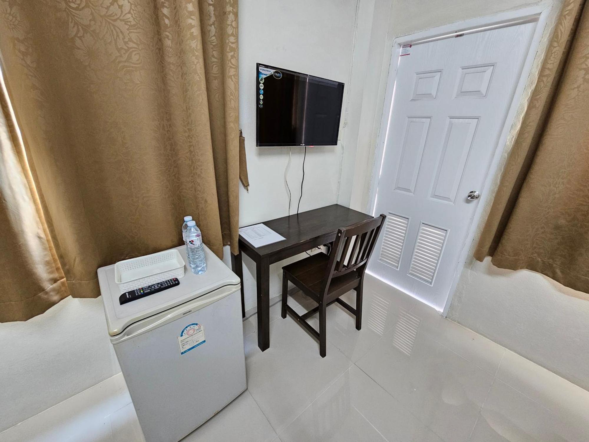Si Fah At Bangsaen Hotel Ban Rong Khoei Exterior photo