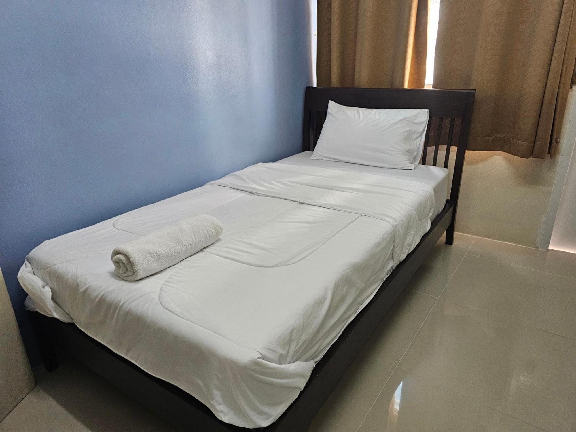 Si Fah At Bangsaen Hotel Ban Rong Khoei Exterior photo