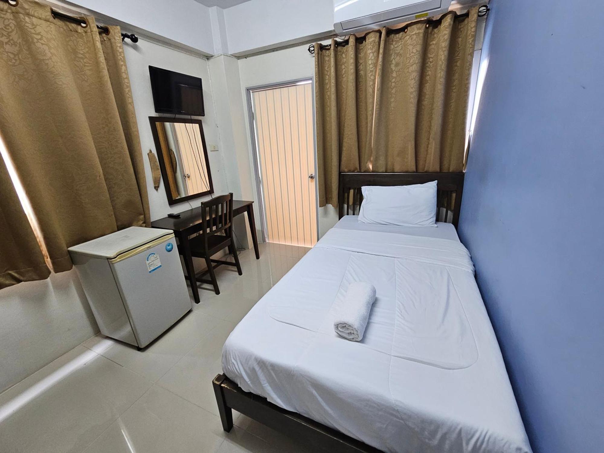 Si Fah At Bangsaen Hotel Ban Rong Khoei Exterior photo