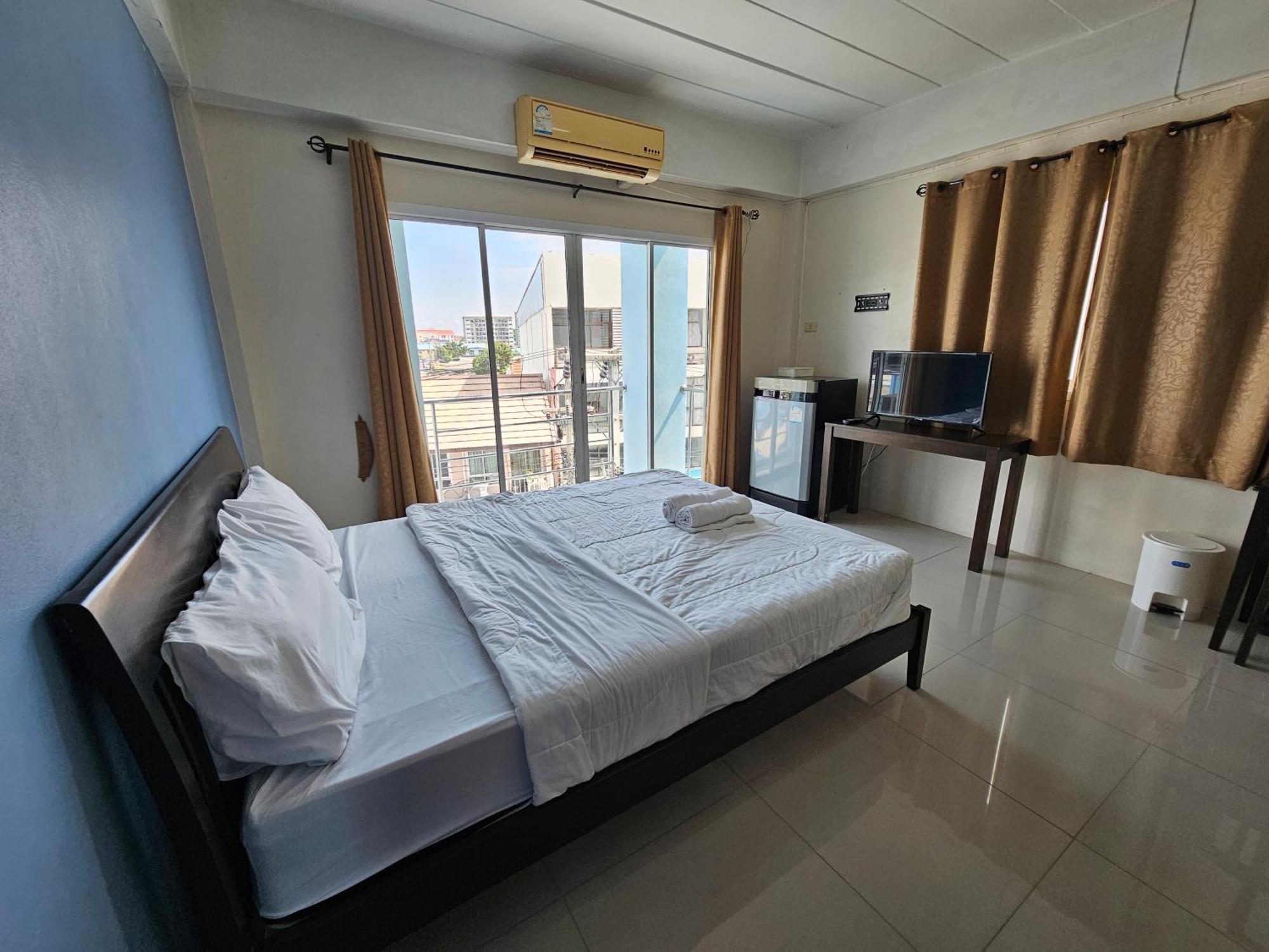 Si Fah At Bangsaen Hotel Ban Rong Khoei Exterior photo