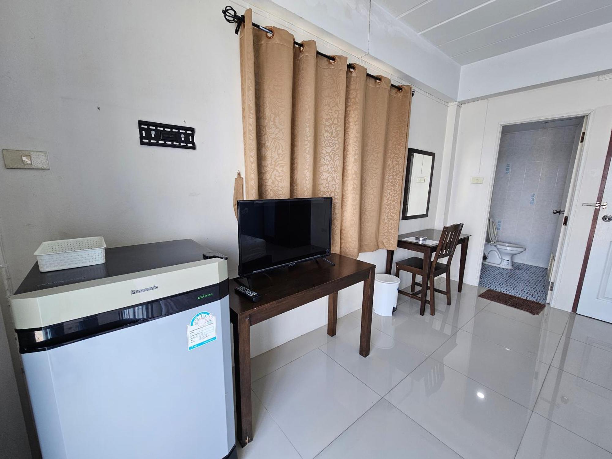 Si Fah At Bangsaen Hotel Ban Rong Khoei Exterior photo