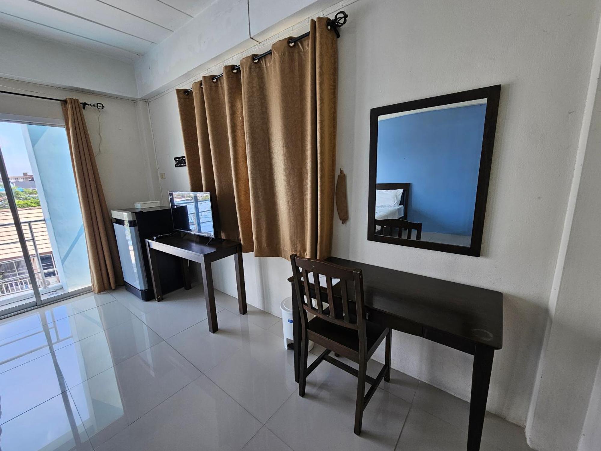 Si Fah At Bangsaen Hotel Ban Rong Khoei Exterior photo