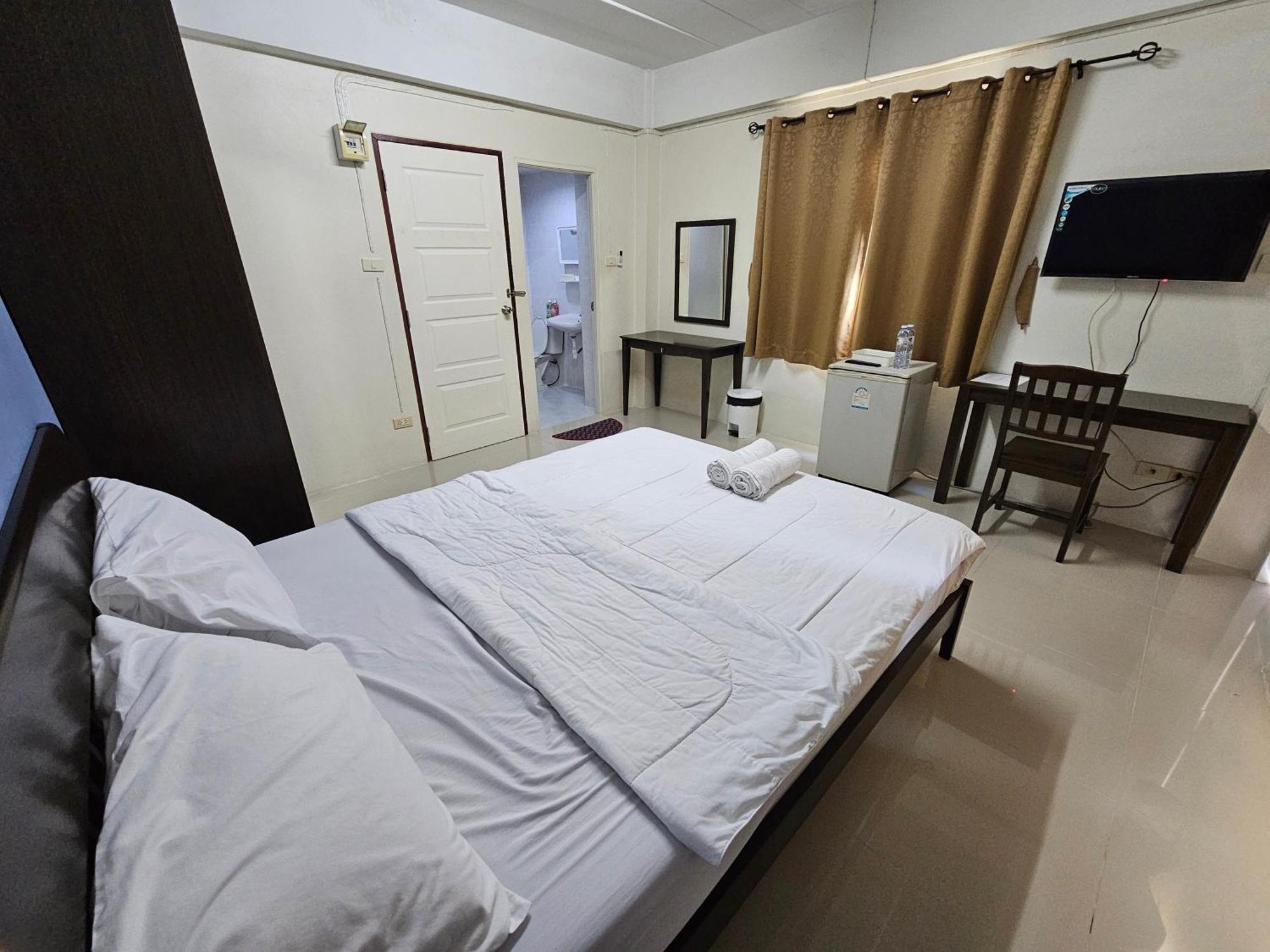 Si Fah At Bangsaen Hotel Ban Rong Khoei Exterior photo